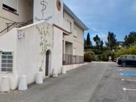 local 80 m2 dans un centre de soins