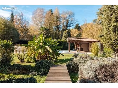 propriété 7 pièces 200 m²
