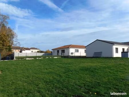 terrain 564 m² panazol