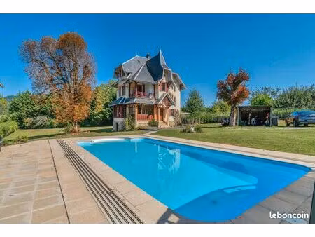 maison de caractère avec piscine – terrain 3 800 m² – alby-sur-chéran