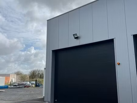 local d'activité 80m2 + 15m2