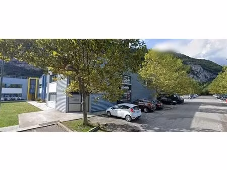 location local d'activités 379 m² à 782 m²