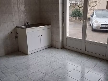 studio à bourg en b centre au calme