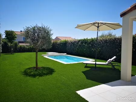 villa avec piscine au calme absolu