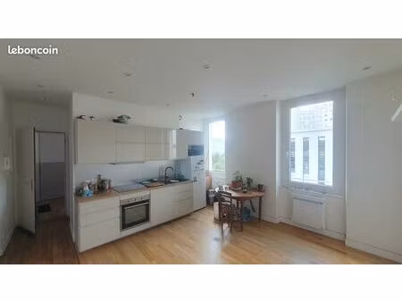 bel appartement t3 rénové d'environ 55 m2