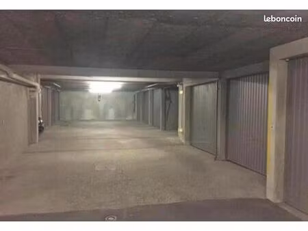 garage à louer centre ville moutiers