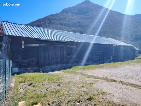 location place de parking couvert a sarrancolin