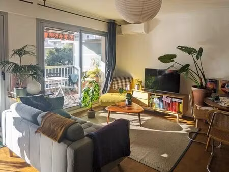 t3 meublé 70 m² avec box et cave – marseille centre (longchamps / saint charles / réformés