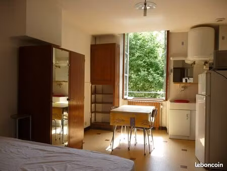 studio meublé de 27mcentre ville privas