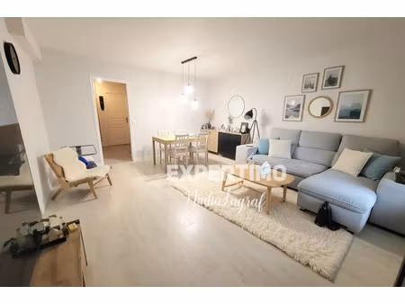 f2 de 52 m2 avec terrasse  véranda et box investissement s