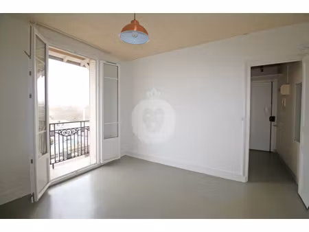 charmant studio - au pied du rer a