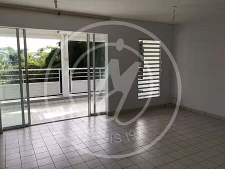 a louer t4 * 80 75 m² * 97170 petit-bourg *900 €