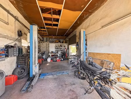 vente locaux professionnels à la crau (83260)  390 000 €