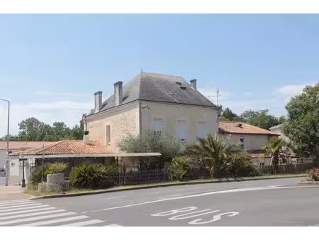 vente locaux professionnels 14 pièces 347 m² à saint-genis-de-saintonge (17240)  450 000 €