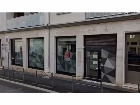 location commerce 127 m²