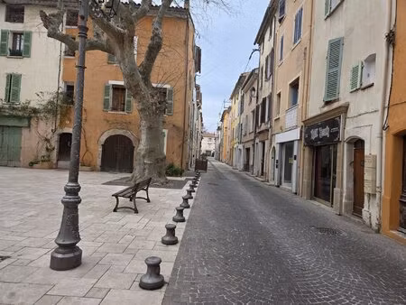 immeuble à solliès-pont