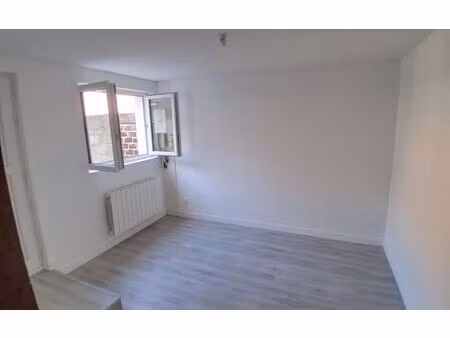 location appartement  m² t-2 à pont-l'évêque  670 €