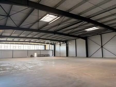 vente local d'activités 1 632 m²
