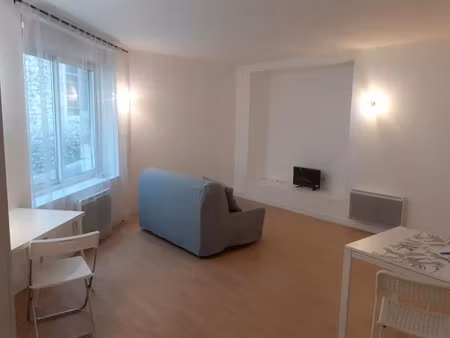 location meublée appartement 1 pièce 32 m² à bourg-saint-andéol (07700)  420 €