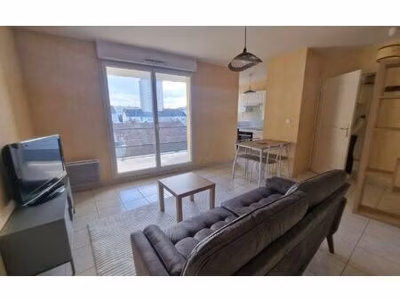 location appartement  m² t-2 à saint-pierre-des-corps  680 €