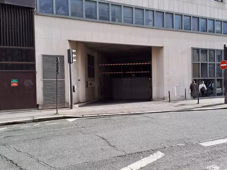 parking / box paris 12 m2