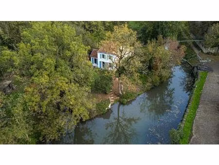maison de caractère sur son île  à l'abri des regards