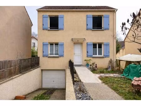 maison vue sur le bois