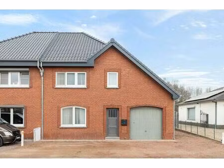 op te frissen halfopen bebouwing in stevoort