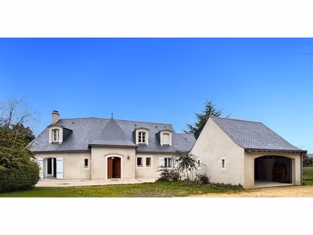 maison de caractère entièrement rénovée – 212 m² sur parcelle de 2900 m2 – écrin de verdur