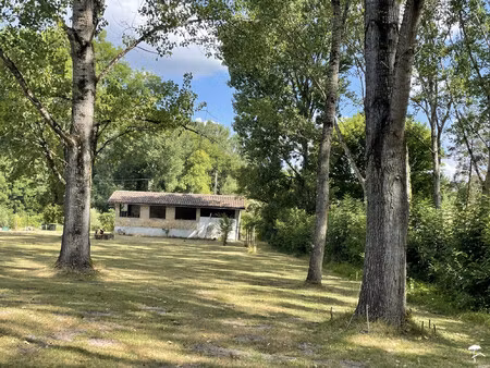 dépendance de 80 m2 sur 2000 m² de terrain