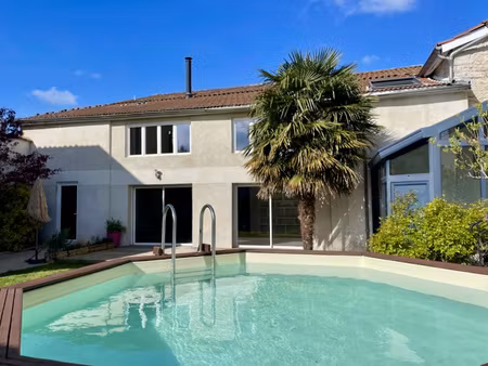 maison t6 atypique  de 226 m2 habitables implantée sur un t