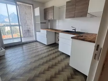 location appartement 3 pièces 91 m² à seyssins (38180)  1 000 €
