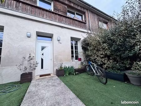 maison 2 chambres avec jardinet - quartier catoy