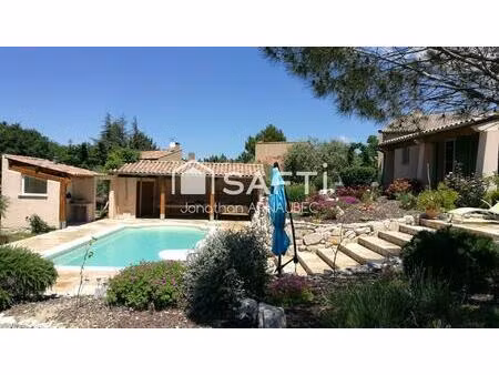 villa familiale avec piscine  terrasses et excellente performance énergétique