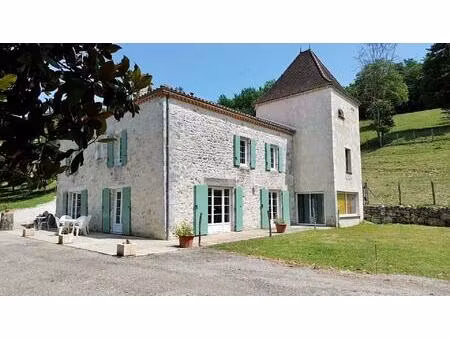 charmante maison en pierre sur 12 ha
