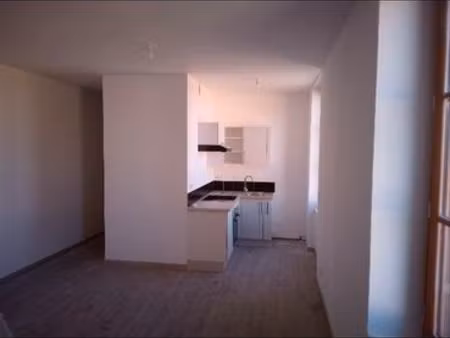 superbe t3 rénové 64 m² – 2 chambres – clim  parking – centre pradelles