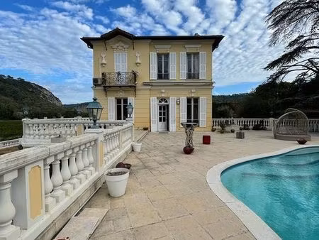 bastide à louer au cœur d'un domaine viticole