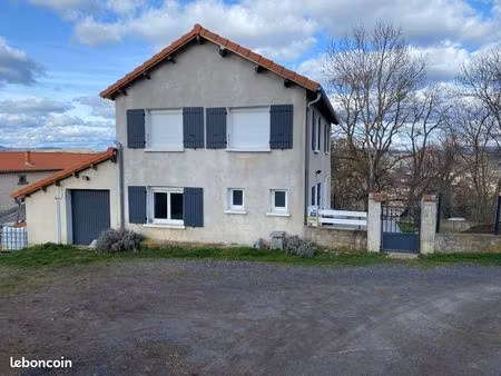 maison lumineuse dans un quartier calme