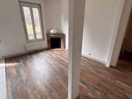 à louer – type 2 à caluire-et-cuire (montée des soldats)