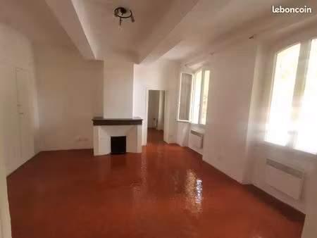 2 pièces  45 m2  2ème étage  centre ville de lorgues