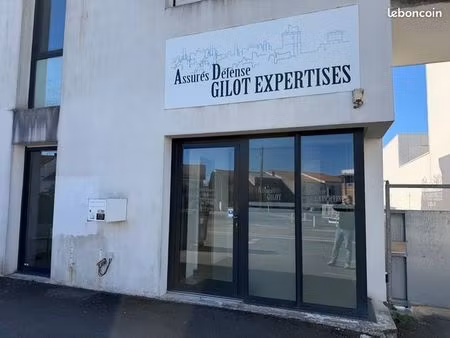 local avec vitrine/ bureaux tasdon 40m2