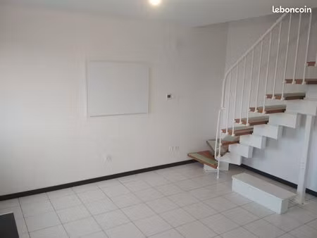 a mauguio appartement f2 duplex 40m2  non meublé à mauguio