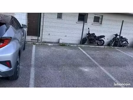 location parking extérieur