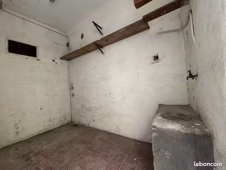 cave  débarras  stockage  local