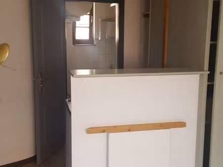 loue petit studio centre-ville eguisheim