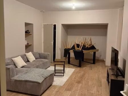 location sur st clement de la place