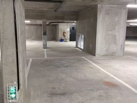 parking chessy place octogonale