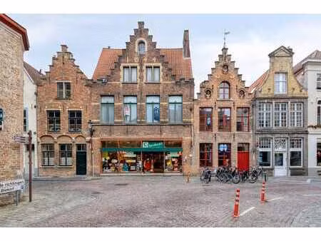 centrum brugge: karaktervol commercieel pand met woonst