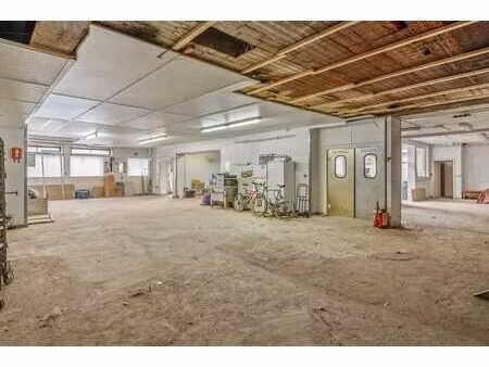 ruim magazijn (+/- 441 m²) in lier!