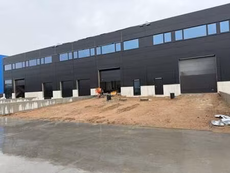 à louer entrepôt neuf et bureaux malines
